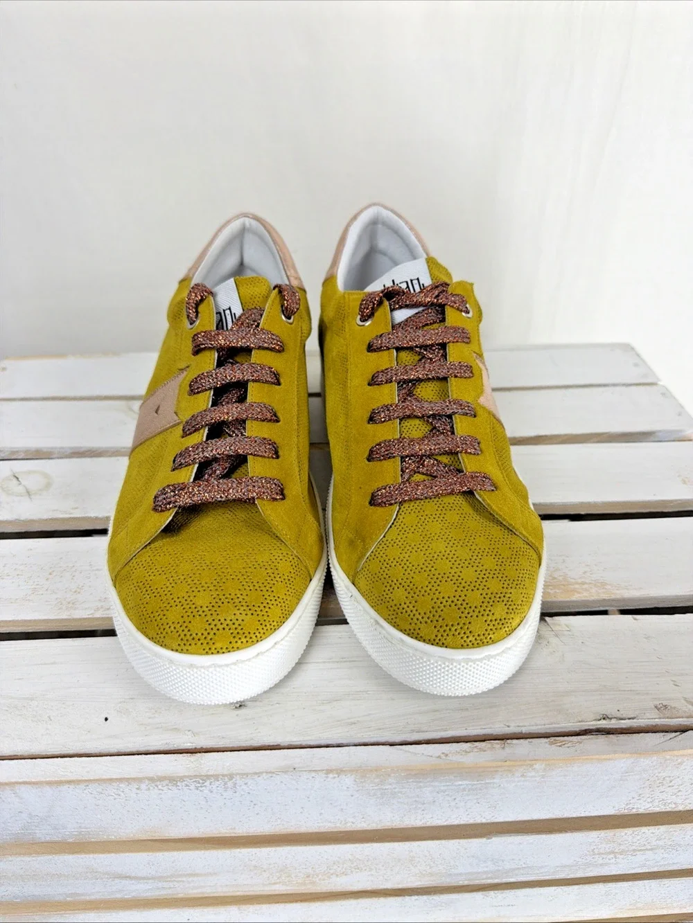 NWT Casta Yellow Vaddia Alec Upper Metallic Details Sneaker #1040 EU 40